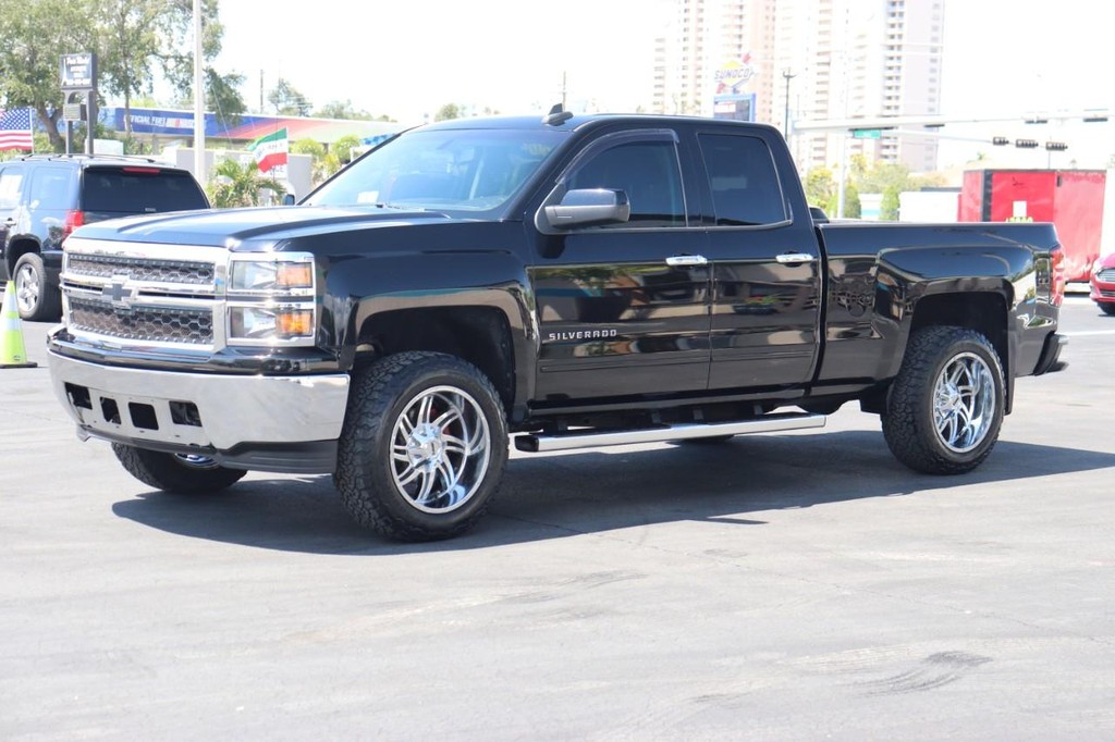 Chevrolet Silverado 1500 Vehicle Full-screen Gallery Image 03