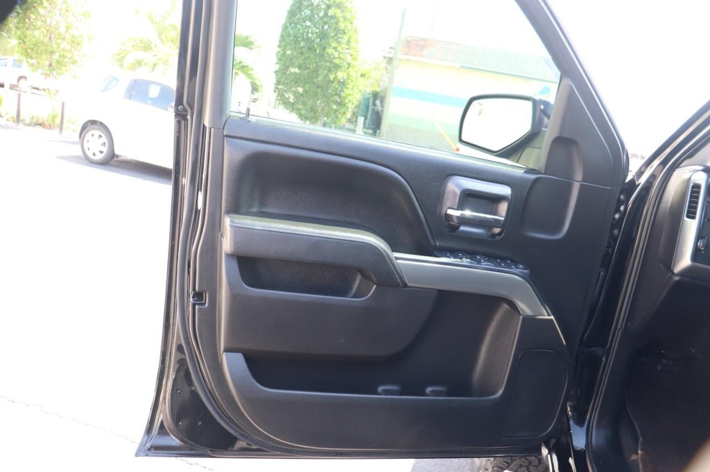 Chevrolet Silverado 1500 Vehicle Full-screen Gallery Image 11