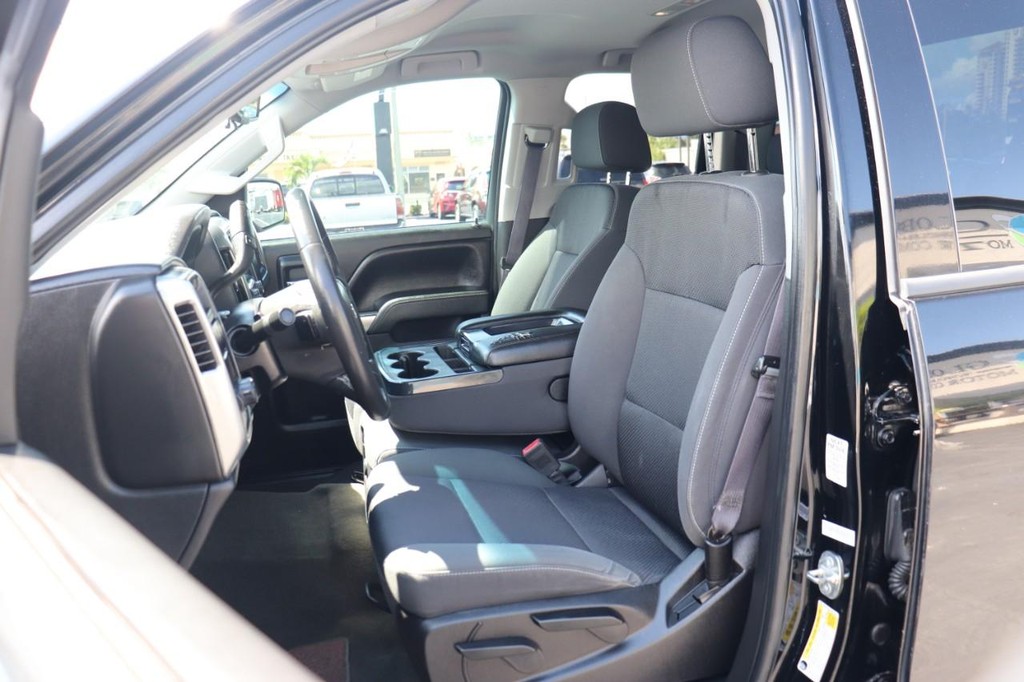 Chevrolet Silverado 1500 Vehicle Full-screen Gallery Image 13