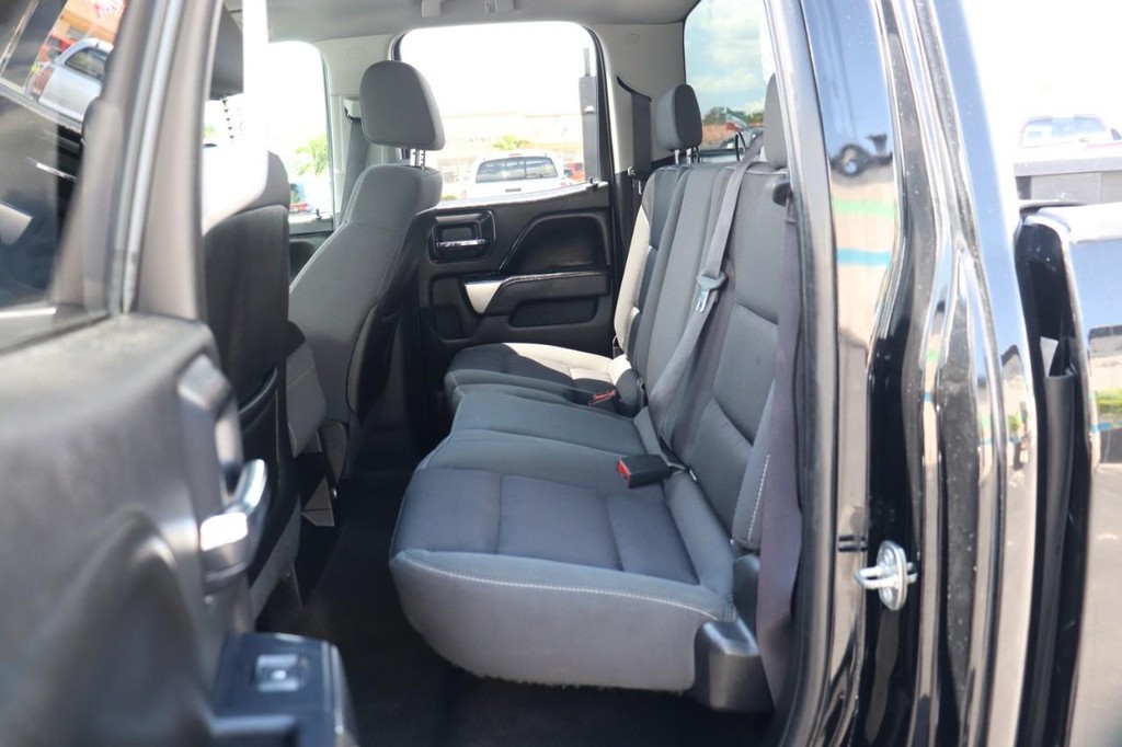 Chevrolet Silverado 1500 Vehicle Full-screen Gallery Image 15