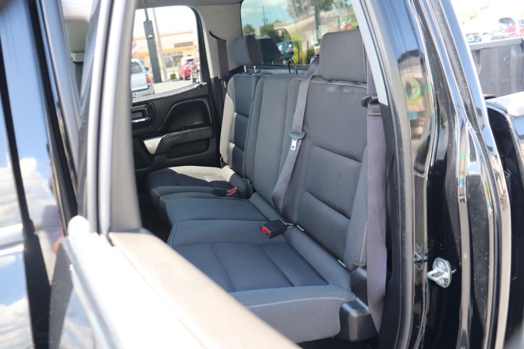 Chevrolet Silverado 1500 Vehicle Full-screen Gallery Image 16