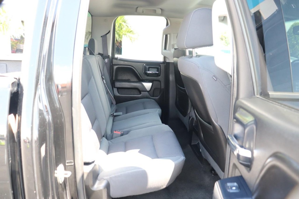 Chevrolet Silverado 1500 Vehicle Full-screen Gallery Image 19