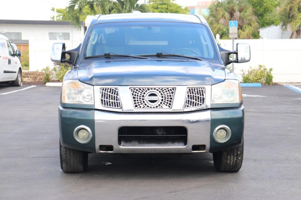 Nissan Titan Vehicle Full-screen Gallery Image 02