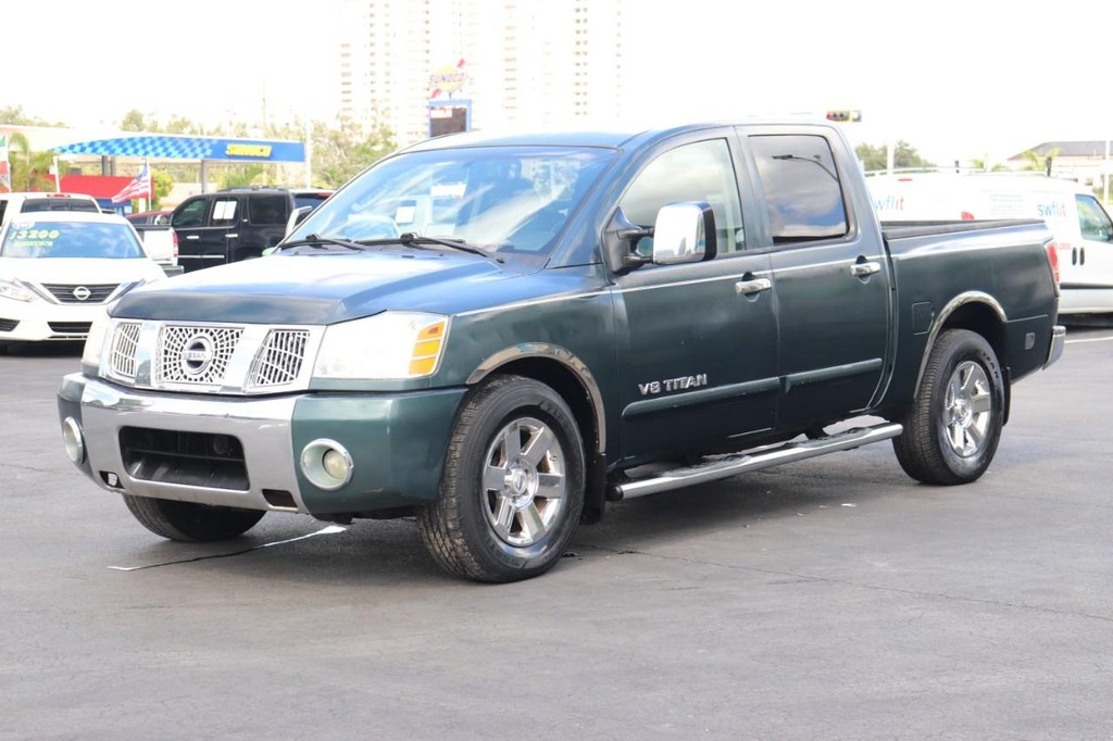 Nissan Titan Vehicle Full-screen Gallery Image 03