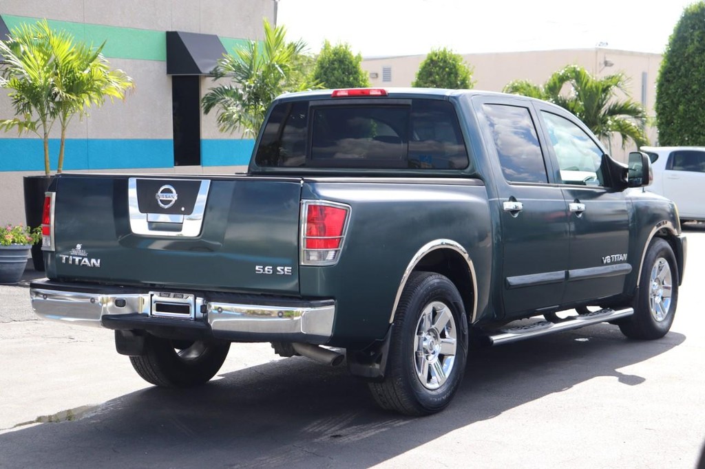 Nissan Titan Vehicle Full-screen Gallery Image 08
