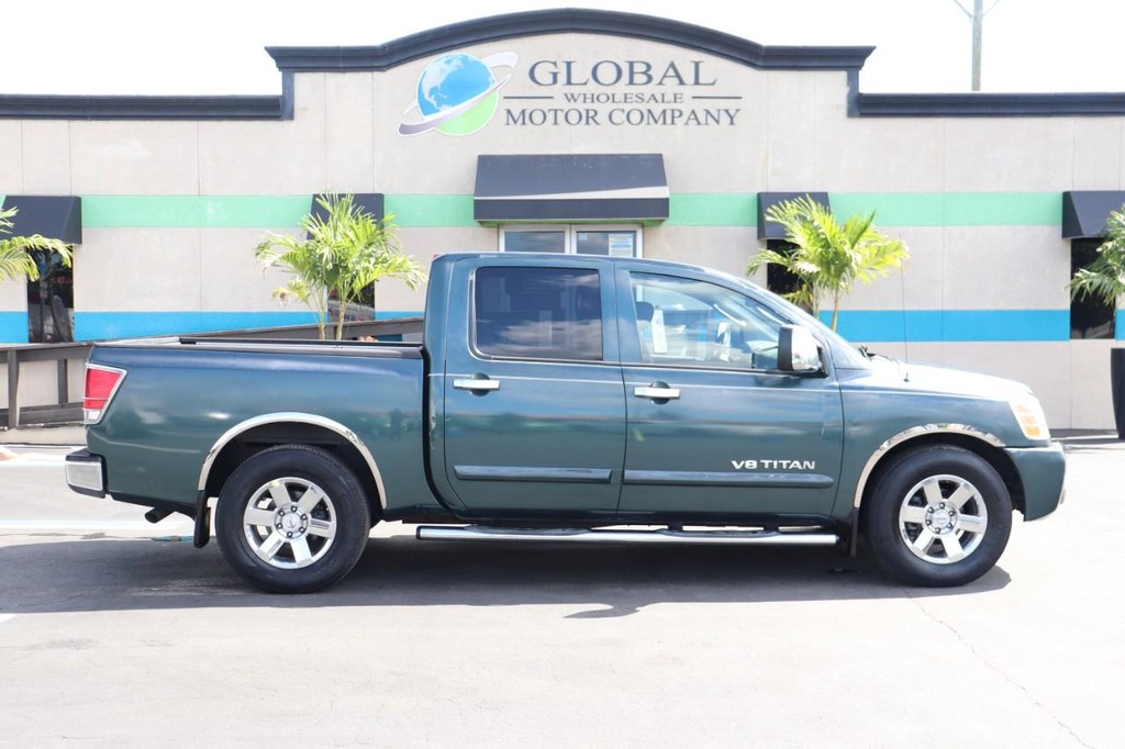 Nissan Titan Vehicle Full-screen Gallery Image 09
