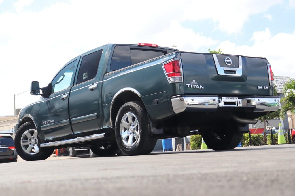 Nissan Titan Vehicle Full-screen Gallery Image 27