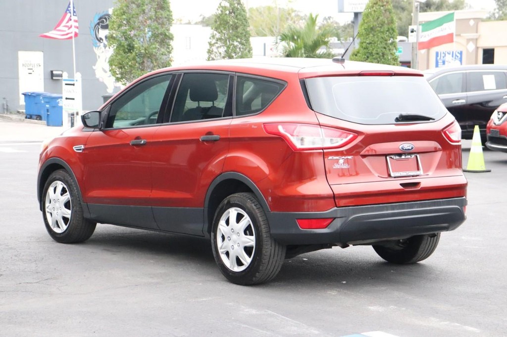 Ford Escape Vehicle Full-screen Gallery Image 06