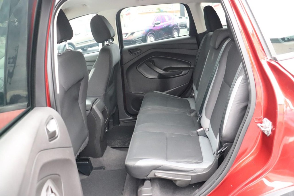 Ford Escape Vehicle Full-screen Gallery Image 15