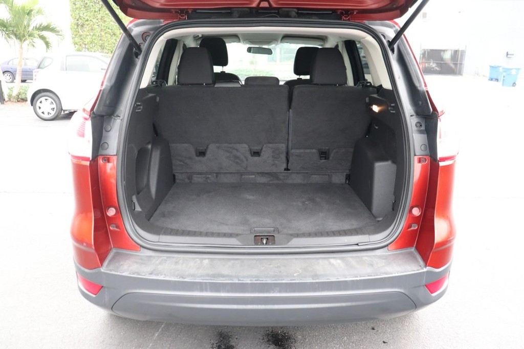 Ford Escape Vehicle Full-screen Gallery Image 17