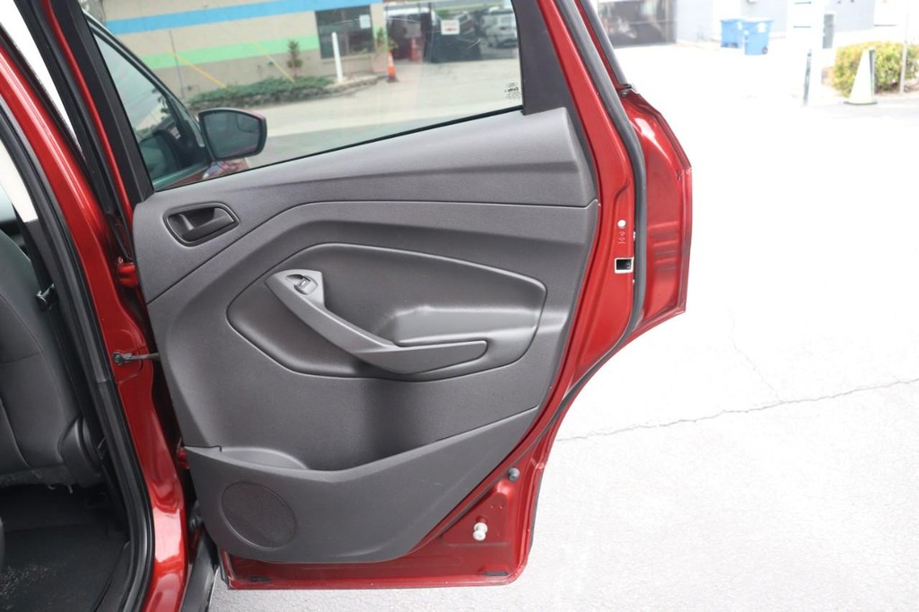 Ford Escape Vehicle Full-screen Gallery Image 18