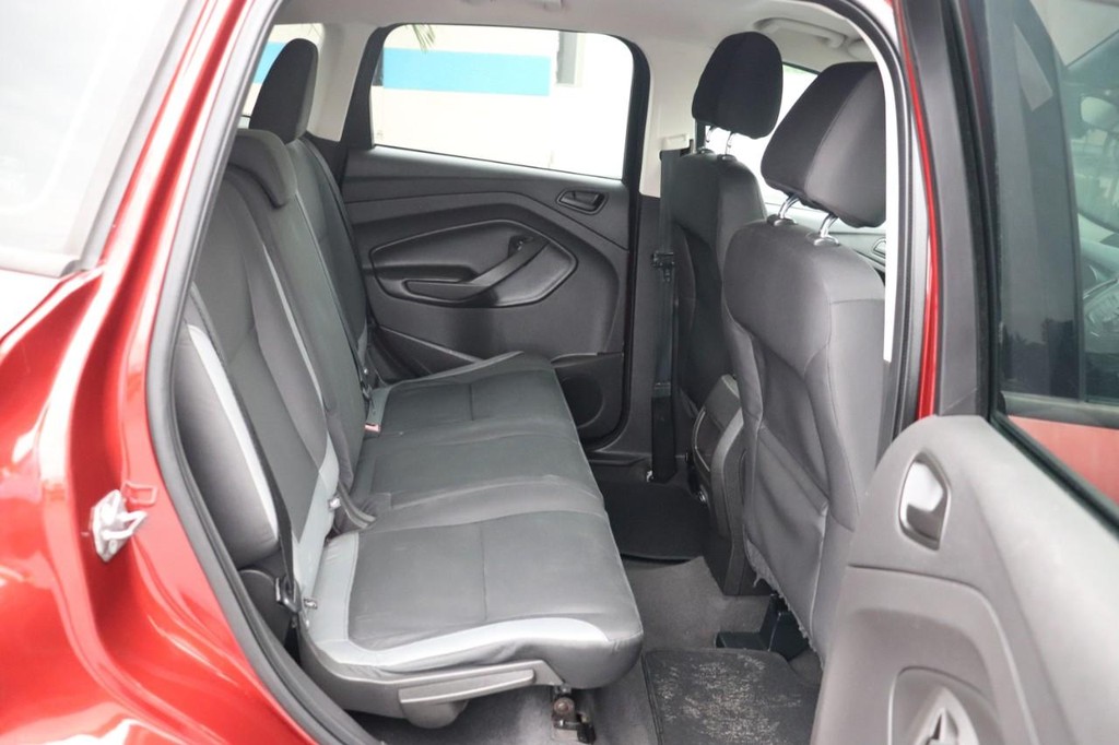 Ford Escape Vehicle Full-screen Gallery Image 19