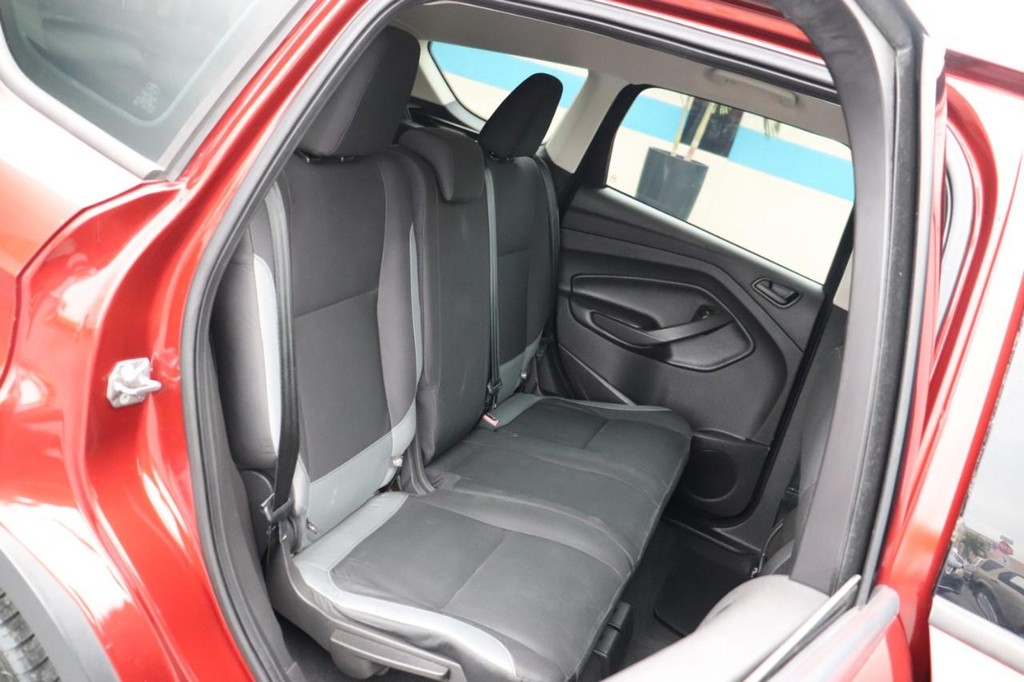 Ford Escape Vehicle Full-screen Gallery Image 20