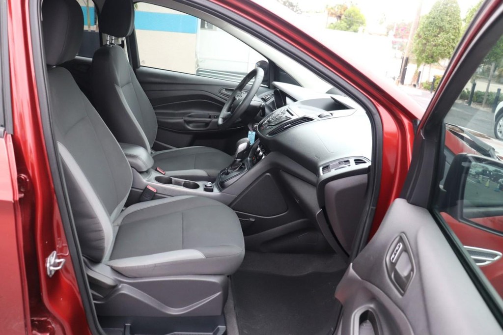 Ford Escape Vehicle Full-screen Gallery Image 22