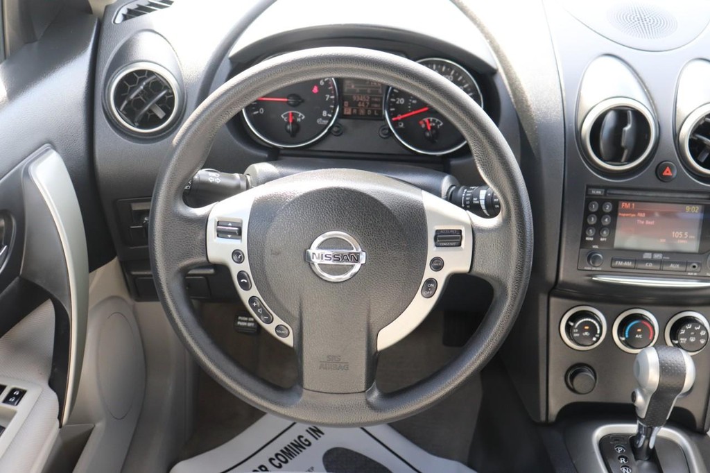 Nissan Rogue Vehicle Full-screen Gallery Image 24