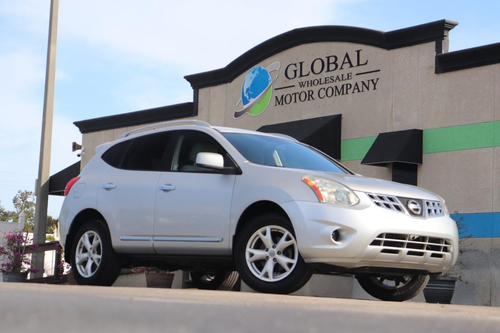 Nissan Rogue Vehicle Full-screen Gallery Image 26