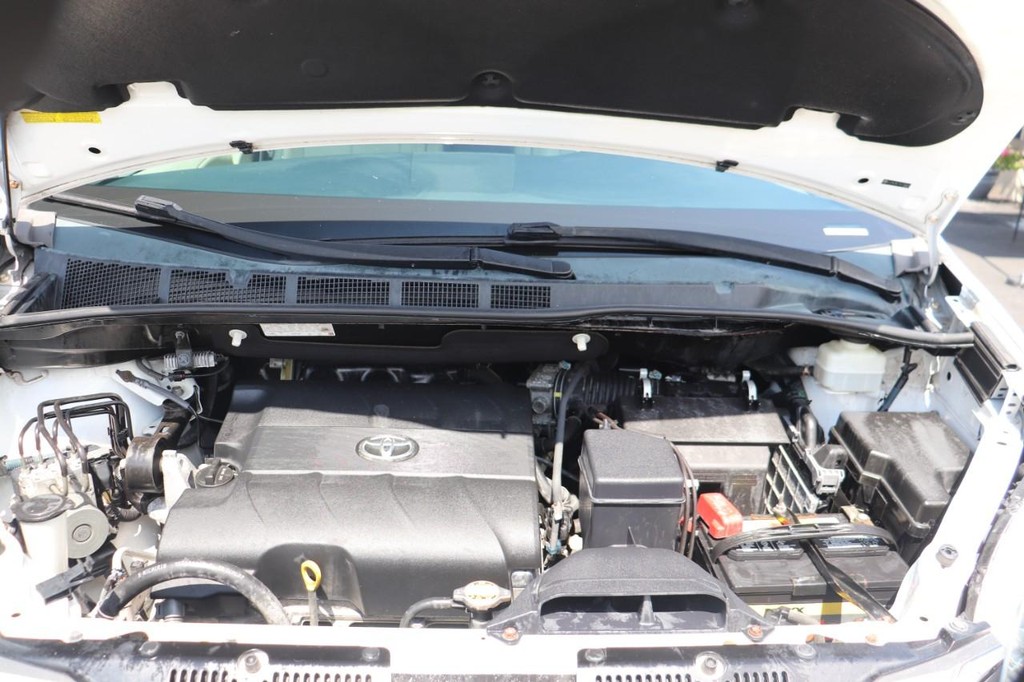 Toyota Sienna Vehicle Full-screen Gallery Image 10