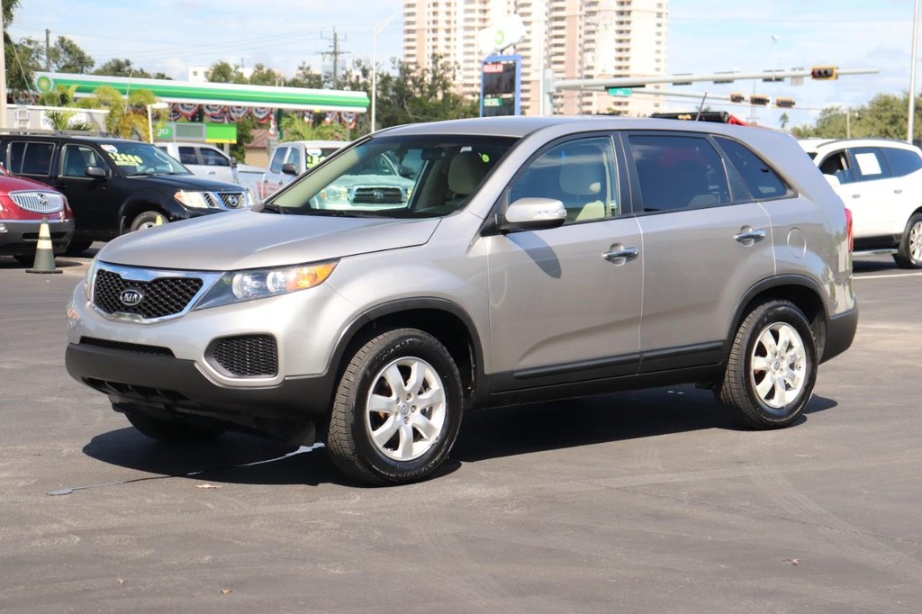 Kia Sorento Vehicle Full-screen Gallery Image 03