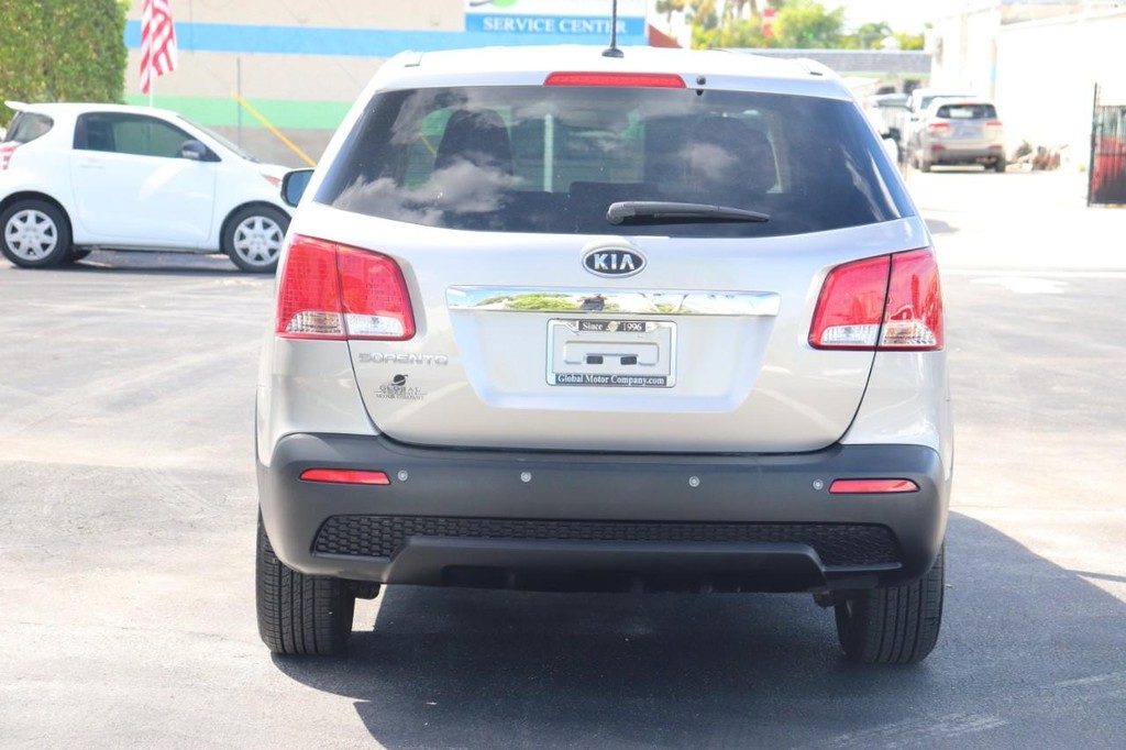 Kia Sorento Vehicle Full-screen Gallery Image 07