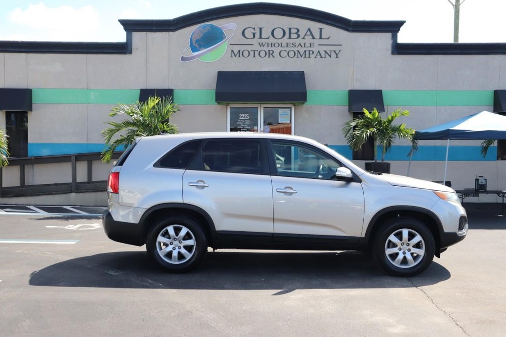 Kia Sorento Vehicle Full-screen Gallery Image 09