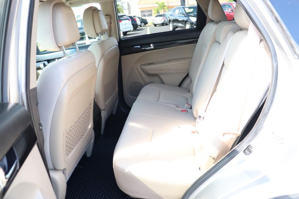 Kia Sorento Vehicle Full-screen Gallery Image 15