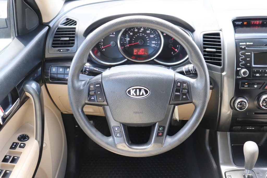 Kia Sorento Vehicle Full-screen Gallery Image 24