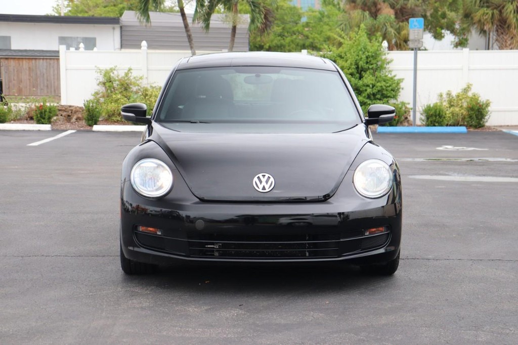 Volkswagen Beetle Vehicle Full-screen Gallery Image 02