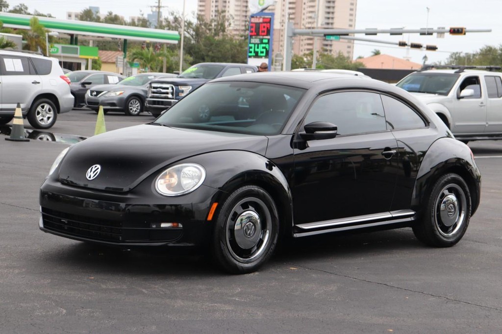 Volkswagen Beetle Vehicle Full-screen Gallery Image 03