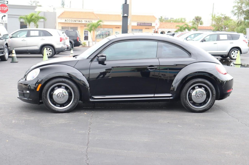 Volkswagen Beetle Vehicle Full-screen Gallery Image 04
