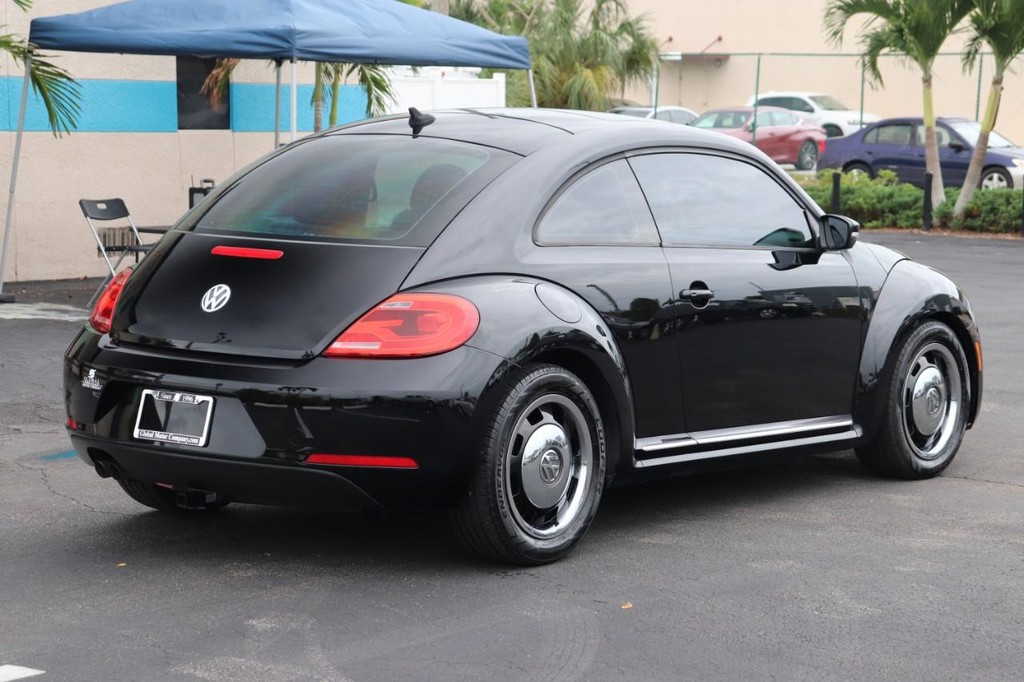 Volkswagen Beetle Vehicle Full-screen Gallery Image 08