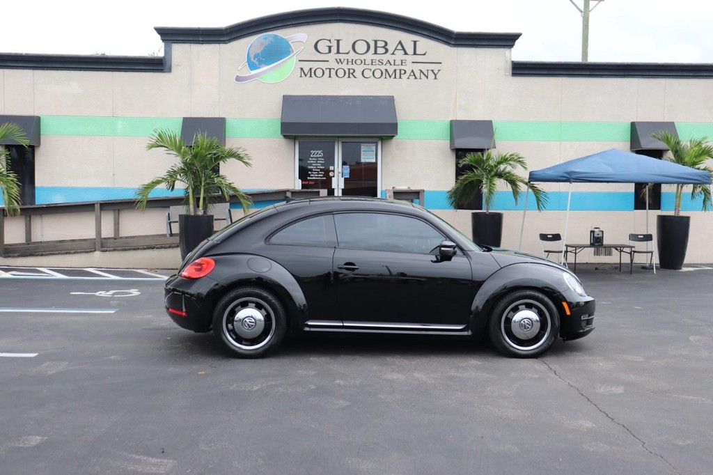 Volkswagen Beetle Vehicle Full-screen Gallery Image 09