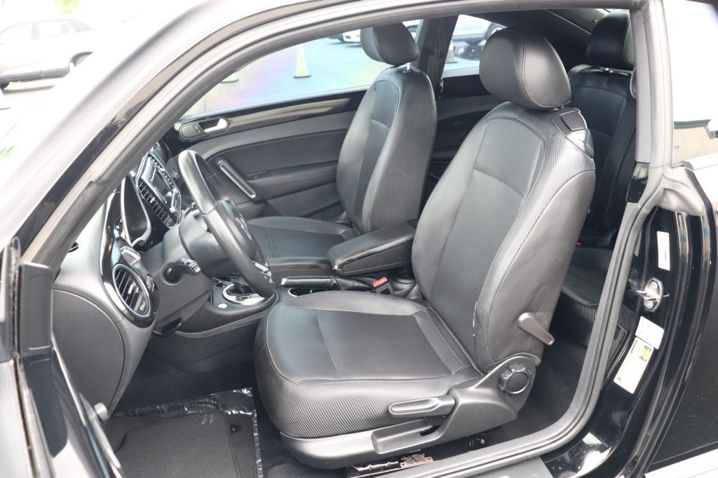 Volkswagen Beetle Vehicle Full-screen Gallery Image 13