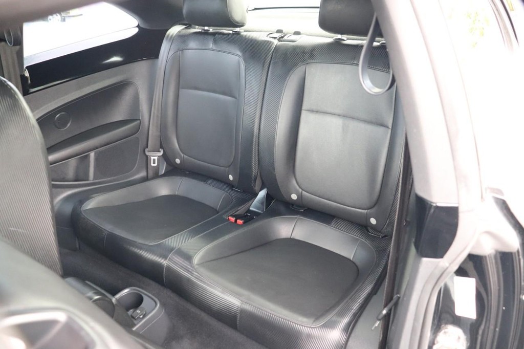 Volkswagen Beetle Vehicle Full-screen Gallery Image 14