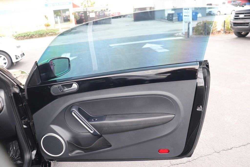 Volkswagen Beetle Vehicle Full-screen Gallery Image 16