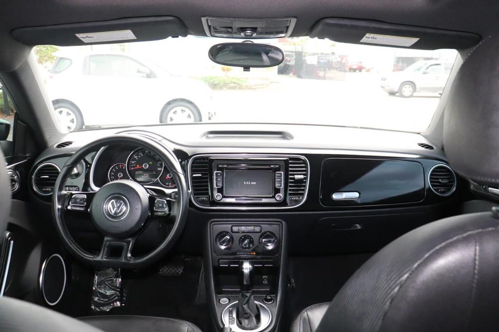 Volkswagen Beetle Vehicle Full-screen Gallery Image 20