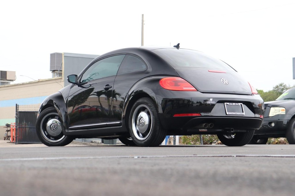 Volkswagen Beetle Vehicle Full-screen Gallery Image 22