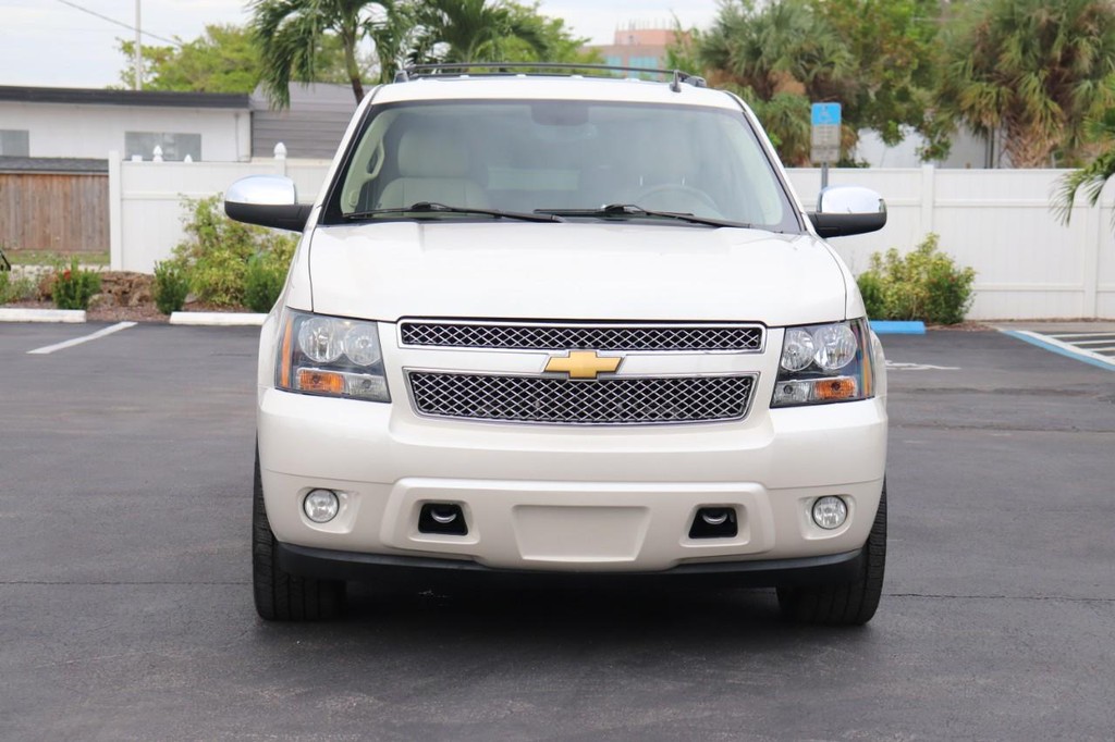 Chevrolet Tahoe Vehicle Full-screen Gallery Image 02