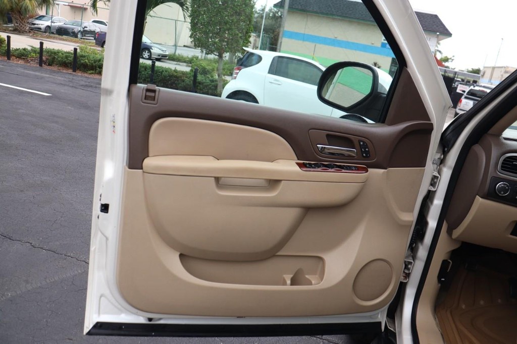 Chevrolet Tahoe Vehicle Full-screen Gallery Image 11
