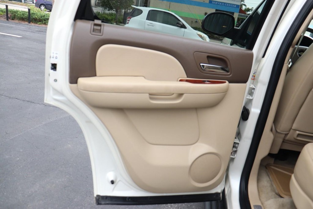 Chevrolet Tahoe Vehicle Full-screen Gallery Image 14