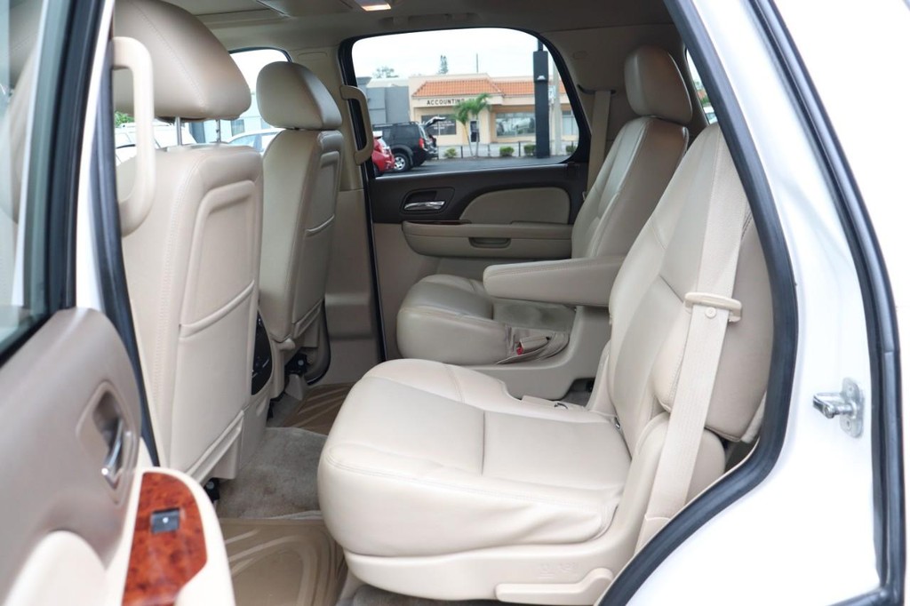 Chevrolet Tahoe Vehicle Full-screen Gallery Image 15
