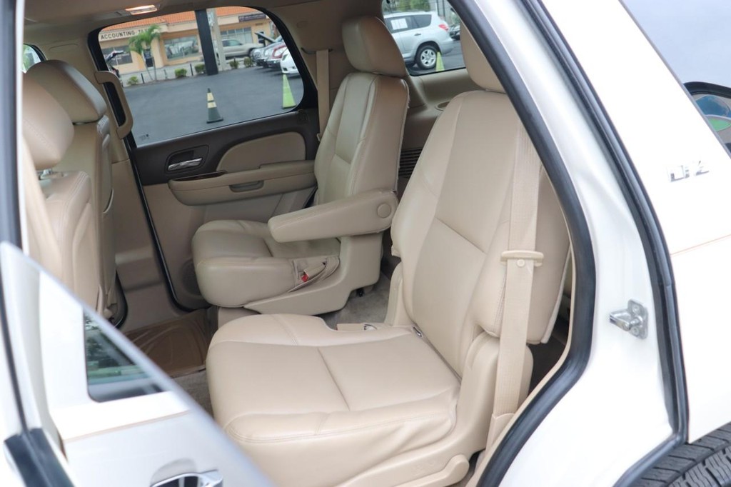 Chevrolet Tahoe Vehicle Full-screen Gallery Image 16