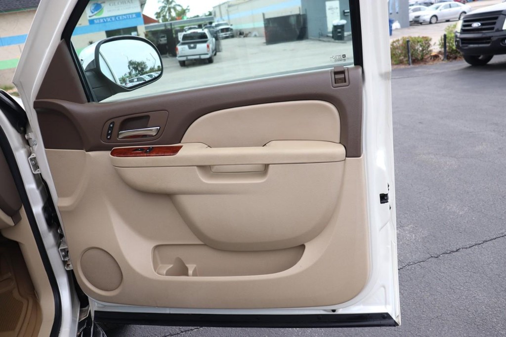 Chevrolet Tahoe Vehicle Full-screen Gallery Image 21