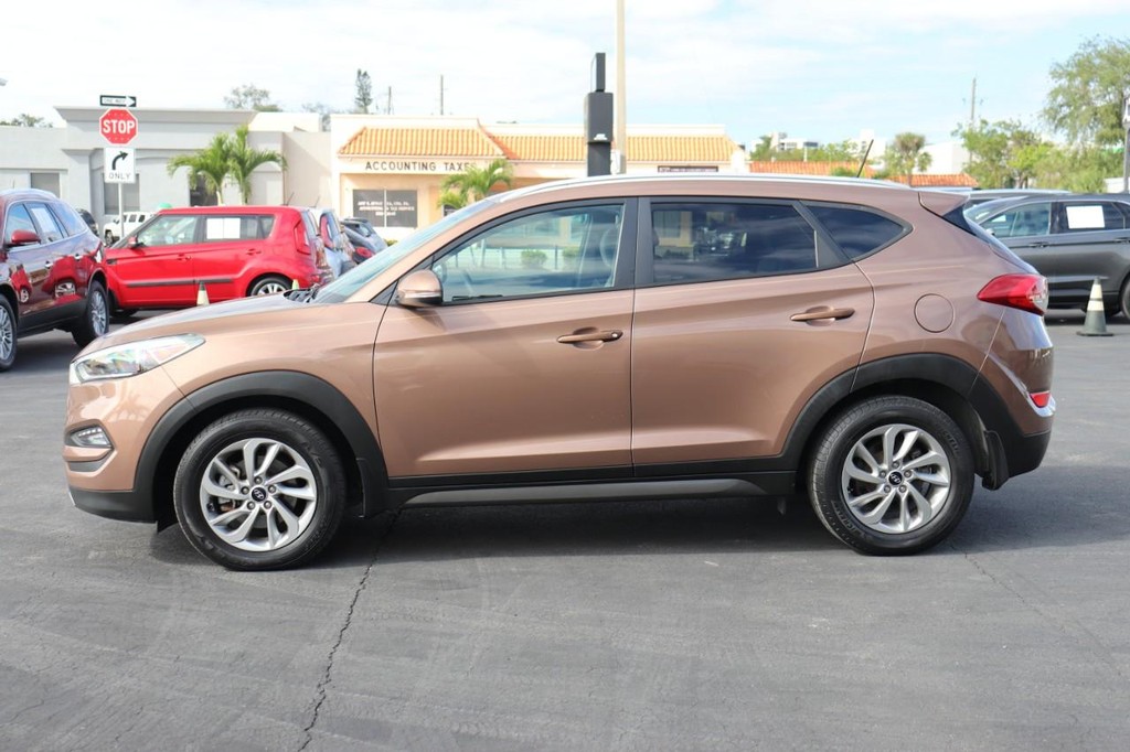 Hyundai Tucson Vehicle Full-screen Gallery Image 04