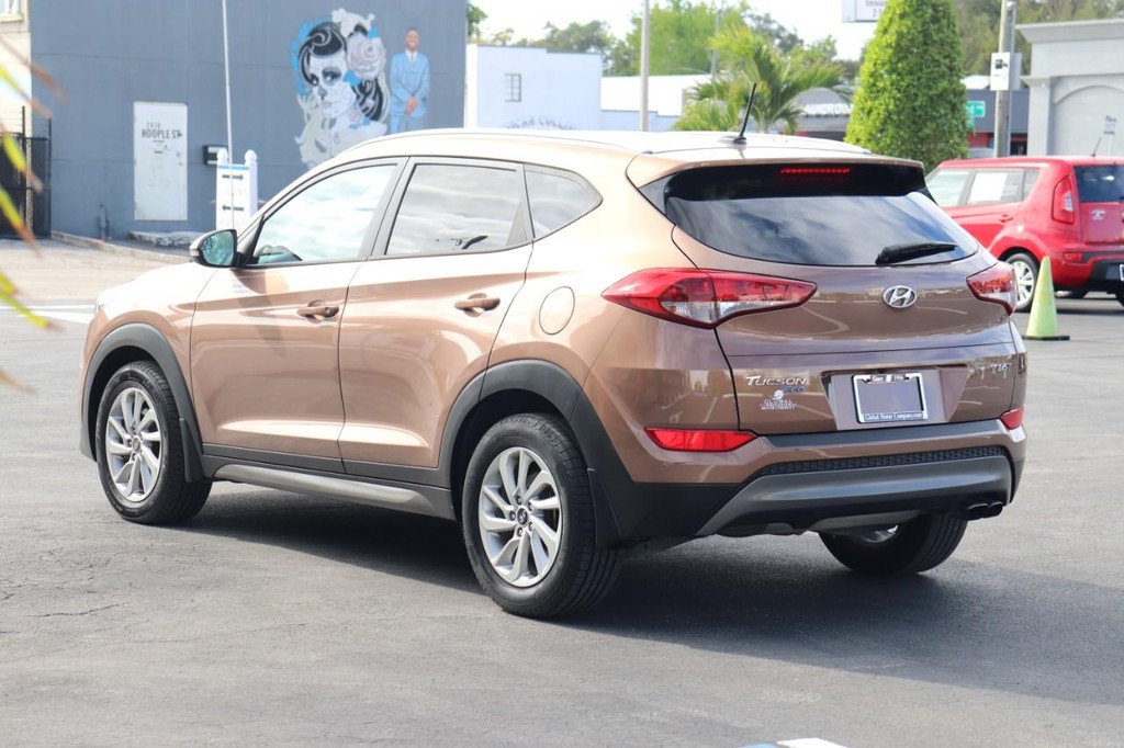 Hyundai Tucson Vehicle Full-screen Gallery Image 06