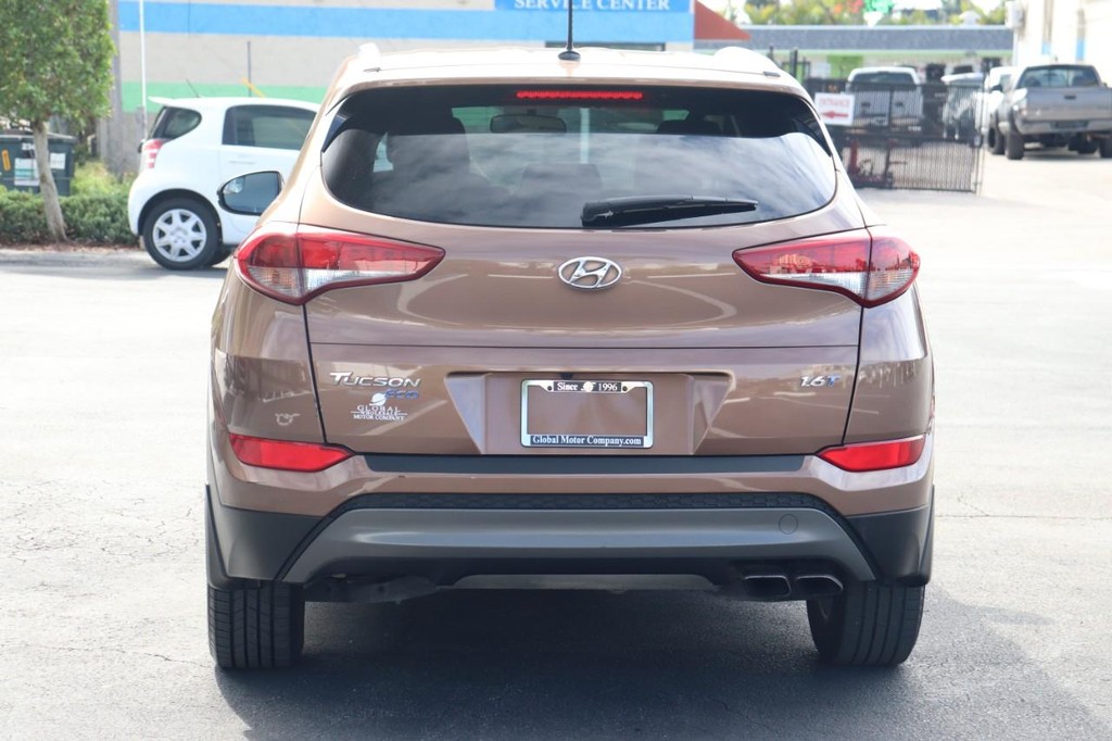 Hyundai Tucson Vehicle Full-screen Gallery Image 07