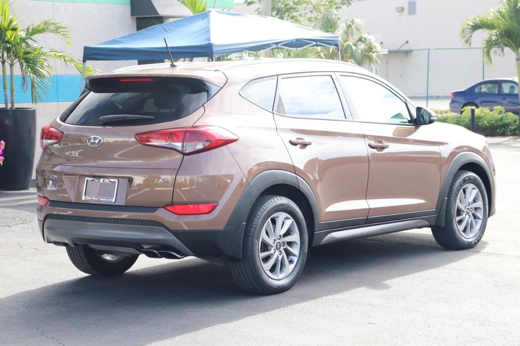 Hyundai Tucson Vehicle Full-screen Gallery Image 08
