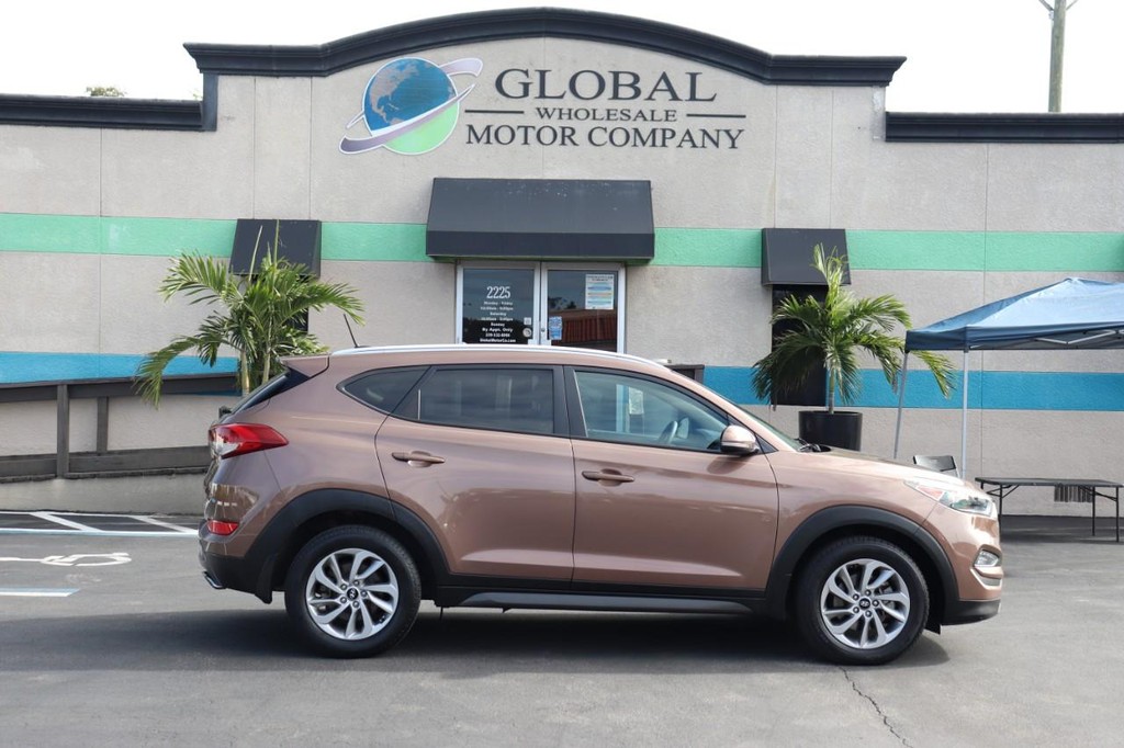 Hyundai Tucson Vehicle Full-screen Gallery Image 09