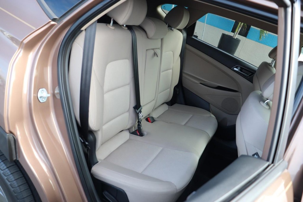 Hyundai Tucson Vehicle Full-screen Gallery Image 20