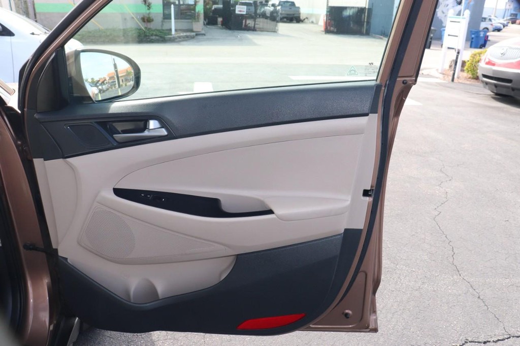 Hyundai Tucson Vehicle Full-screen Gallery Image 21