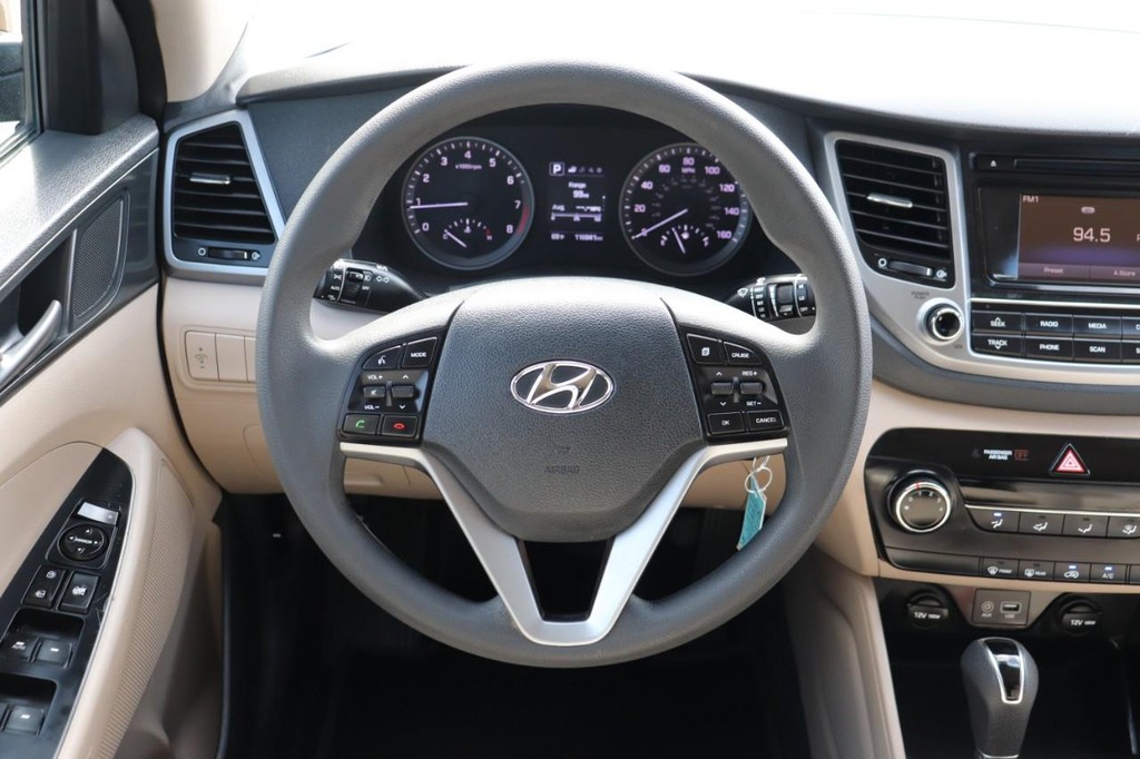 Hyundai Tucson Vehicle Full-screen Gallery Image 24